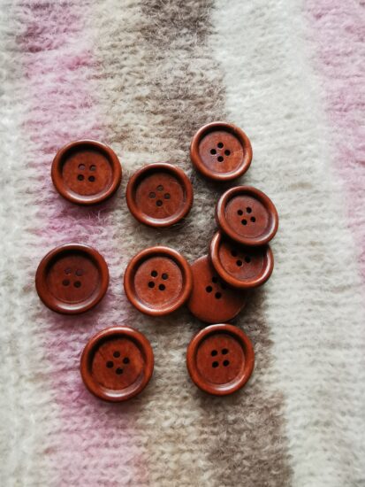 Wooden brown buttons (25mm) - Siūlų Mazgas