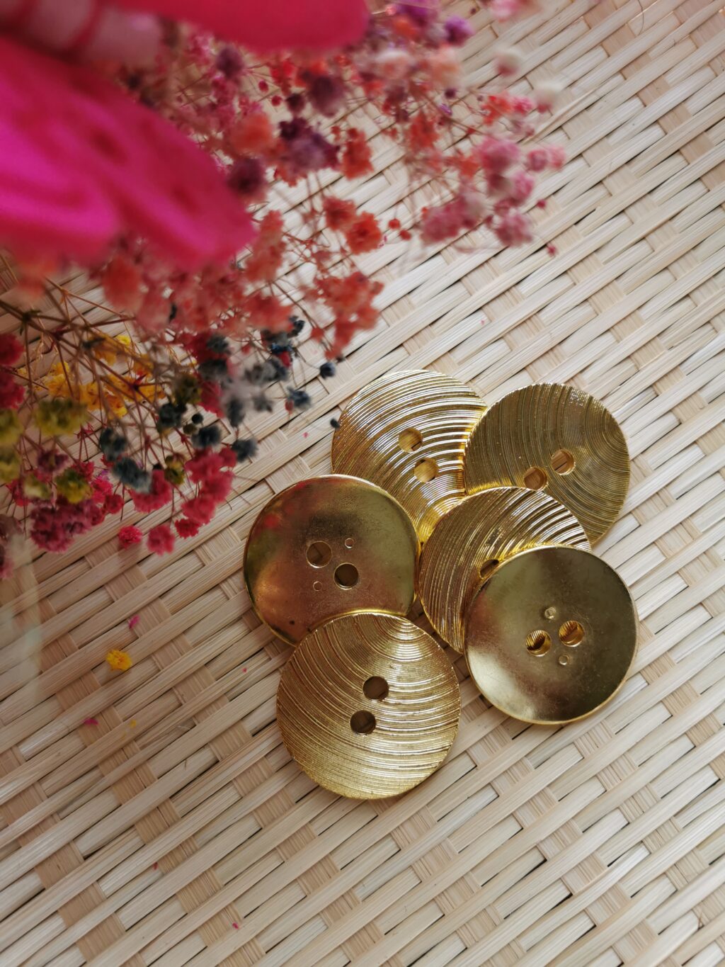 Plastic carved buttons (48 mm)