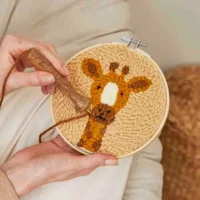 DMC silmustikandite tikkimiskomplekt "Kaelkirjak" (15,7 cm)